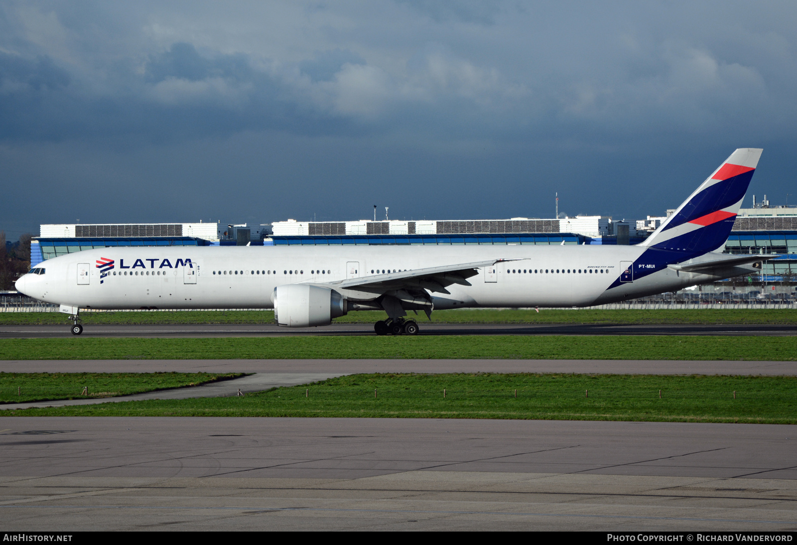Aircraft Photo of PT-MUI | Boeing 777-32W/ER | LATAM Airlines | AirHistory.net #695609