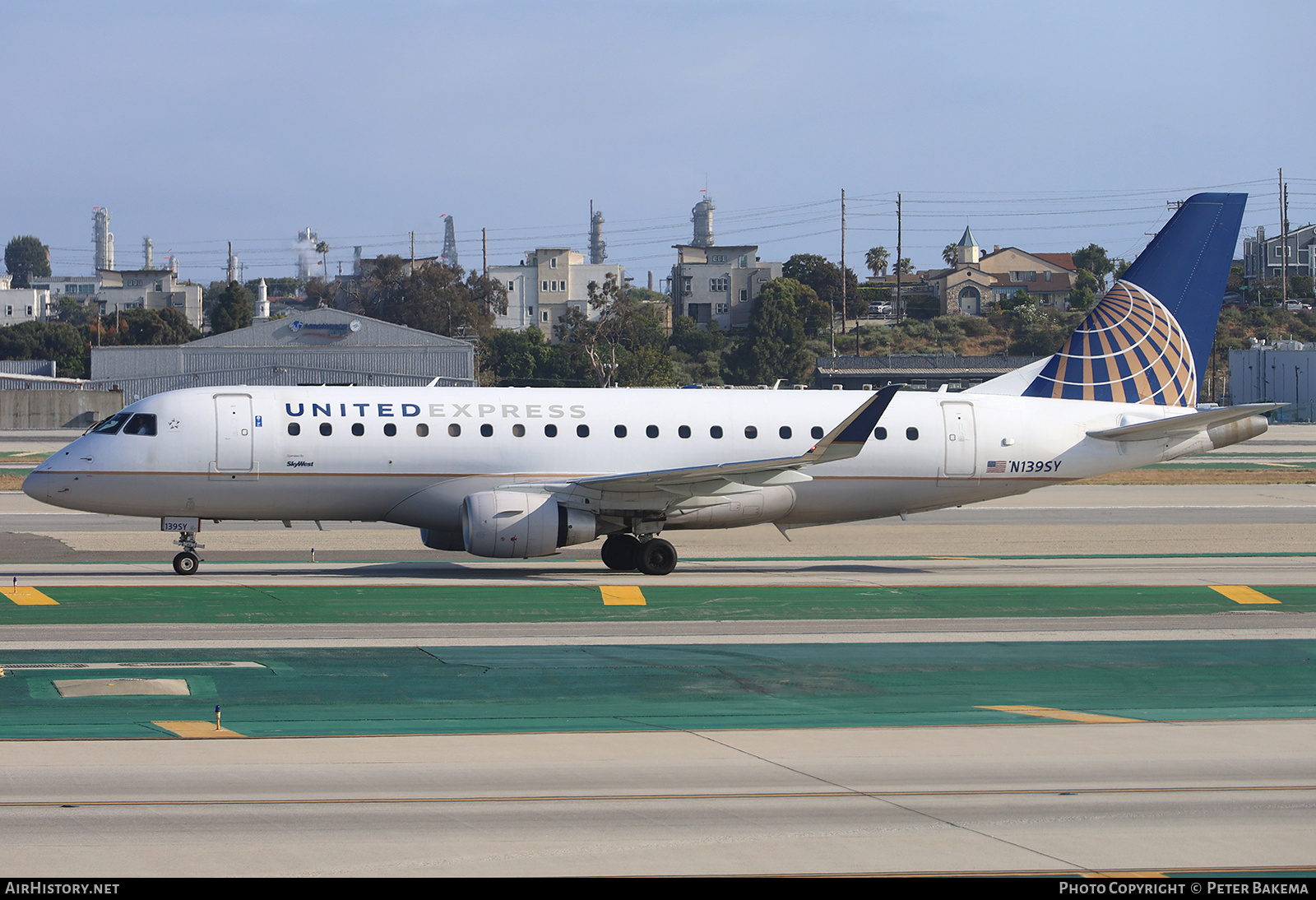 Aircraft Photo of N139SY | Embraer 175LR (ERJ-170-200LR) | United Express | AirHistory.net #695704
