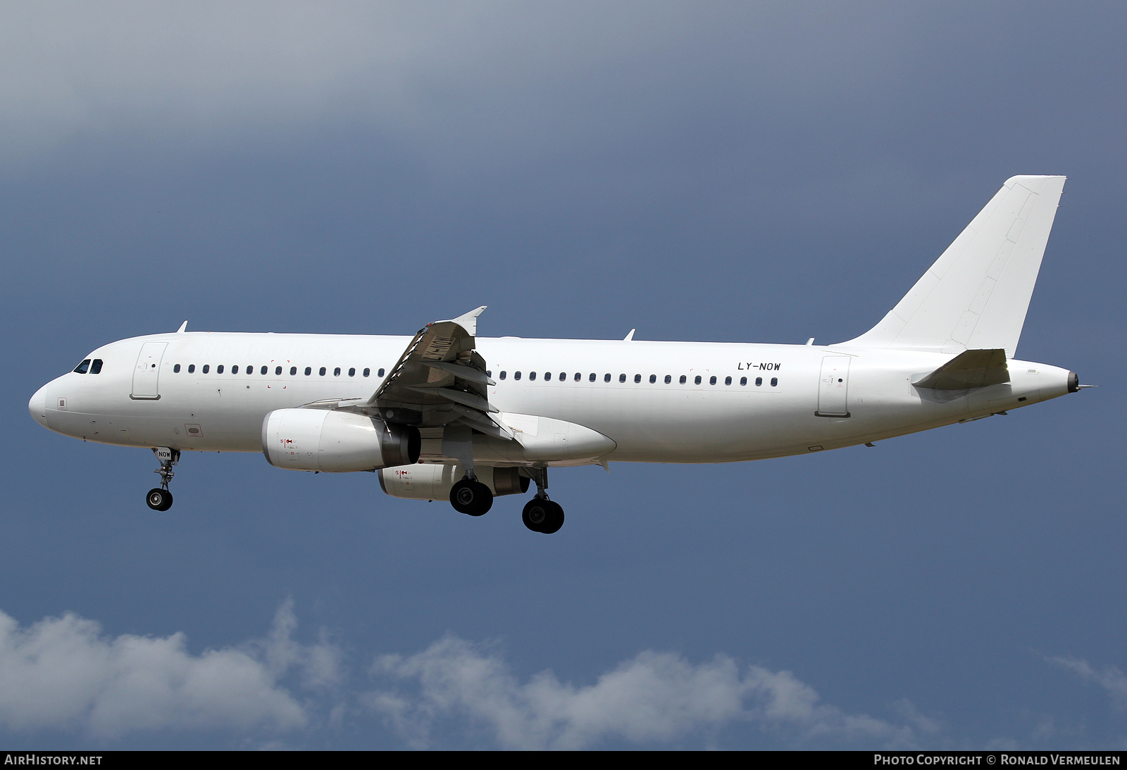 Aircraft Photo of LY-NOW | Airbus A320-232 | AirHistory.net #695962