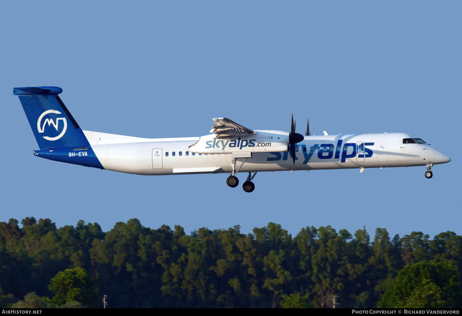 Aircraft Photo of 9H-EVA | Bombardier DHC-8-402 Dash 8 | SkyAlps | AirHistory.net #696084