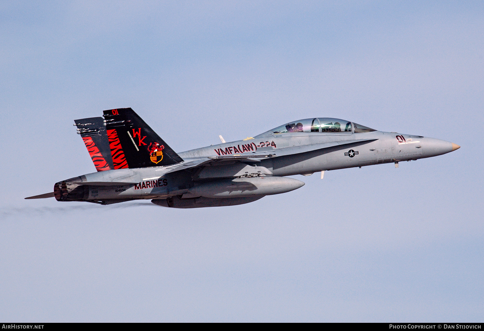 Aircraft Photo of 164694 | McDonnell Douglas F/A-18D Hornet | USA - Marines | AirHistory.net #696143