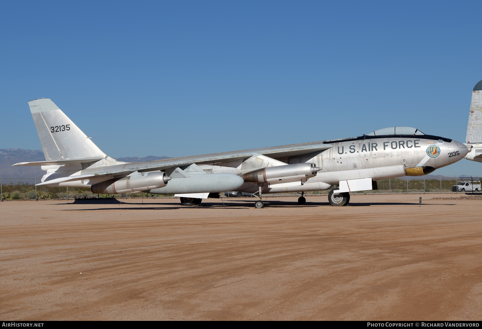 Aircraft Photo of 53-2135 / 32135 | Boeing EB-47E Stratojet | USA - Air Force | AirHistory.net #696446