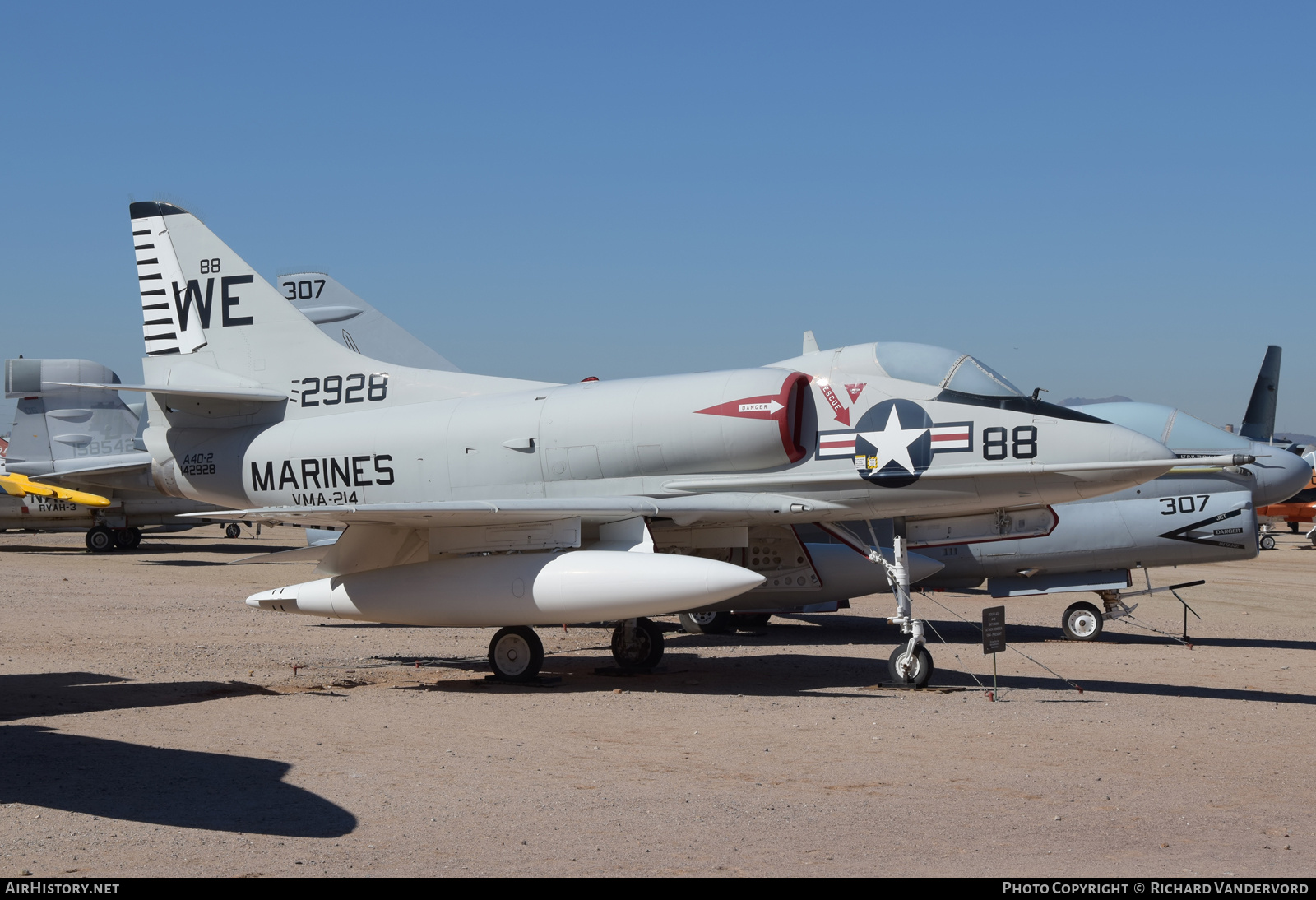 Aircraft Photo of 142928 / 2928 | Douglas A-4B Skyhawk (A4D-2) | USA - Marines | AirHistory.net #696633