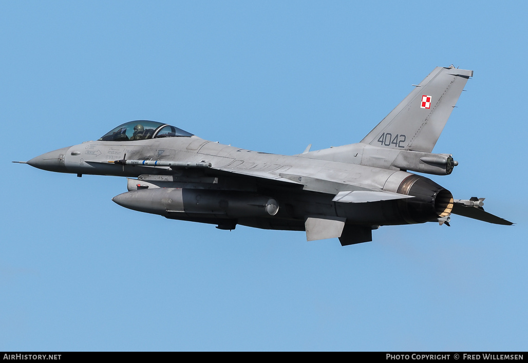 Aircraft Photo of 4042 | Lockheed Martin F-16C Fighting Falcon | Poland - Air Force | AirHistory.net #696677