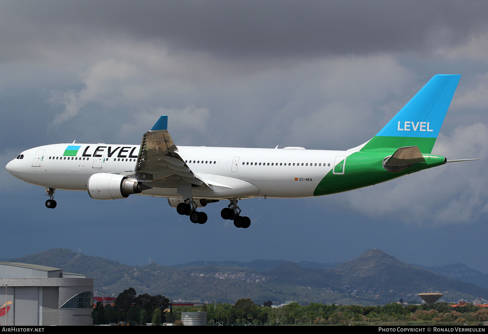 Aircraft Photo of EC-NEN | Airbus A330-202 | Level | AirHistory.net #696682