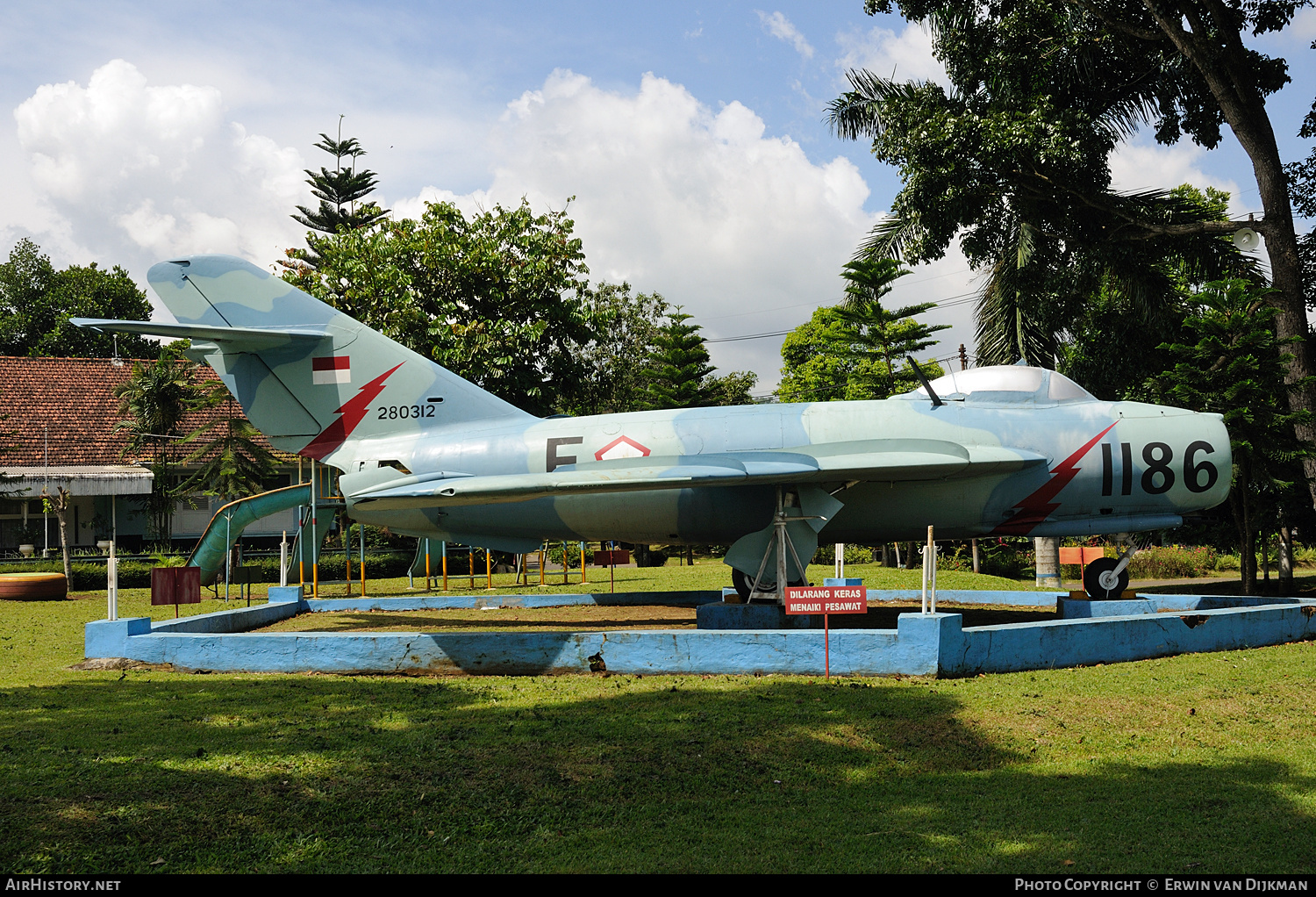 Aircraft Photo of F-1154 / F-1186 | Mikoyan-Gurevich MiG-17F | Indonesia - Air Force | AirHistory.net #696743