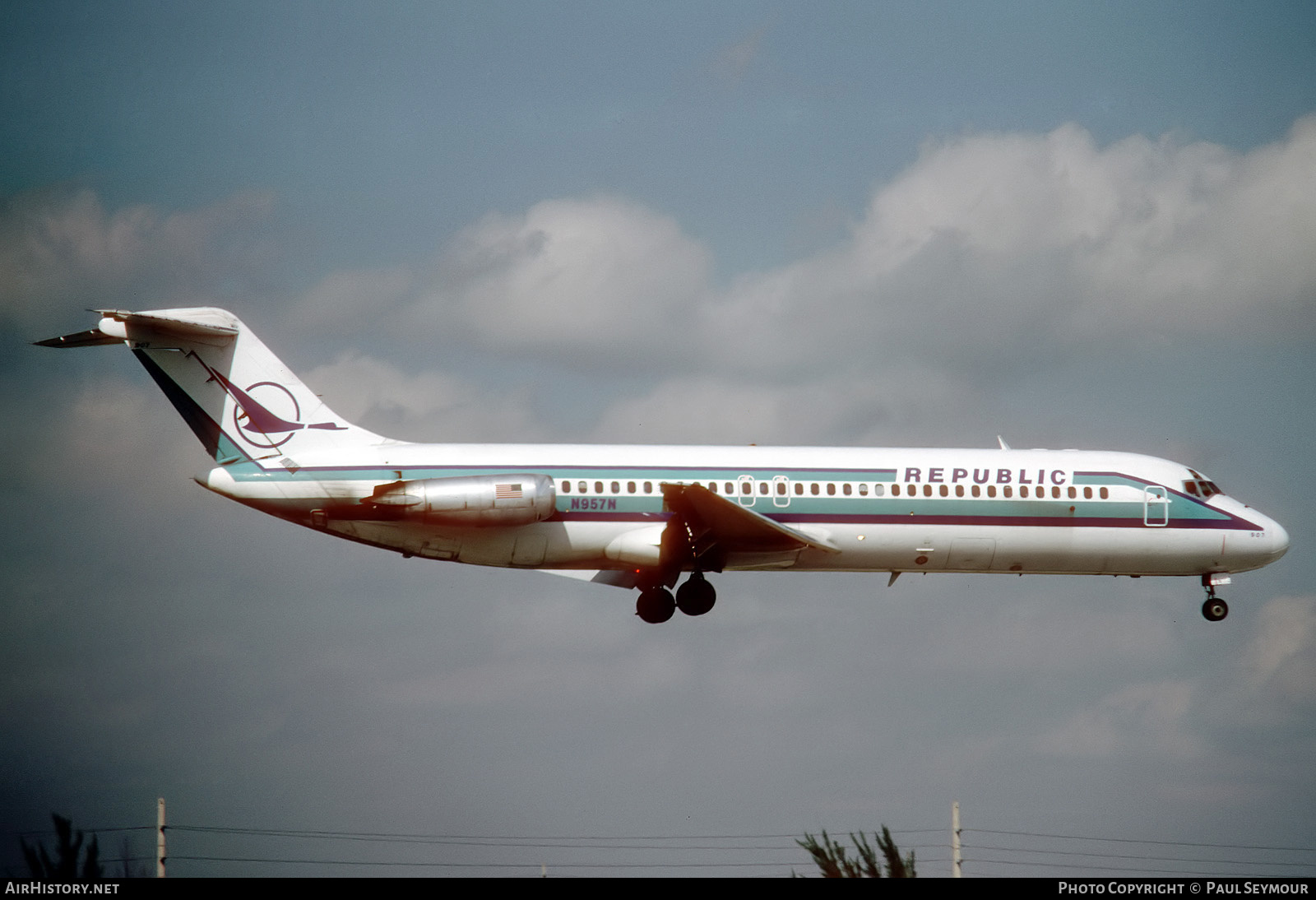 Aircraft Photo of N957N | McDonnell Douglas DC-9-31 | Republic Airlines | AirHistory.net #696759