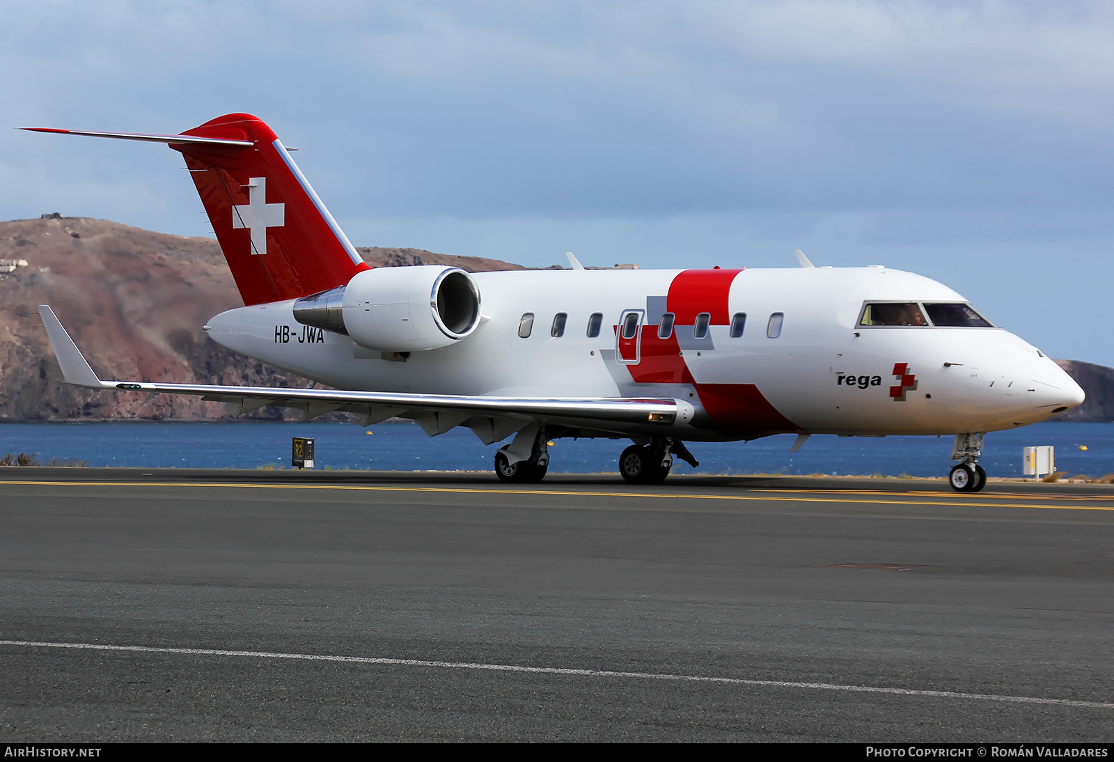 Aircraft Photo of HB-JWA | Bombardier Challenger 650 (CL-600-2B16) | REGA - Swiss Air Ambulance | AirHistory.net #696959