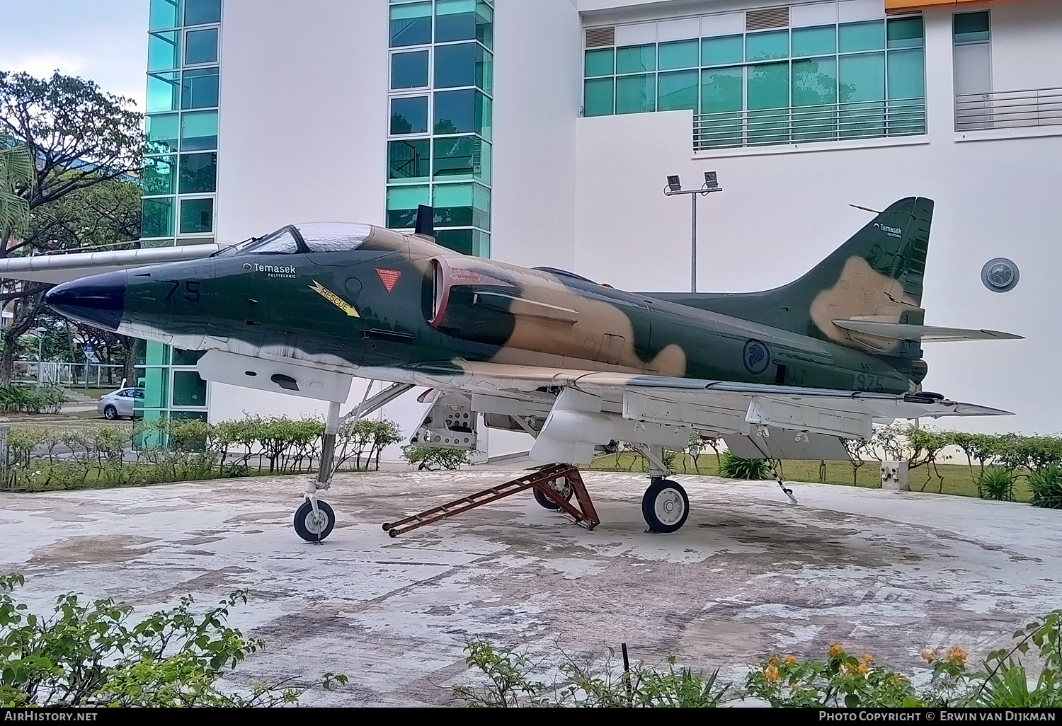 Aircraft Photo of 975 | Douglas A-4SU Skyhawk | Singapore - Air Force | AirHistory.net #697510