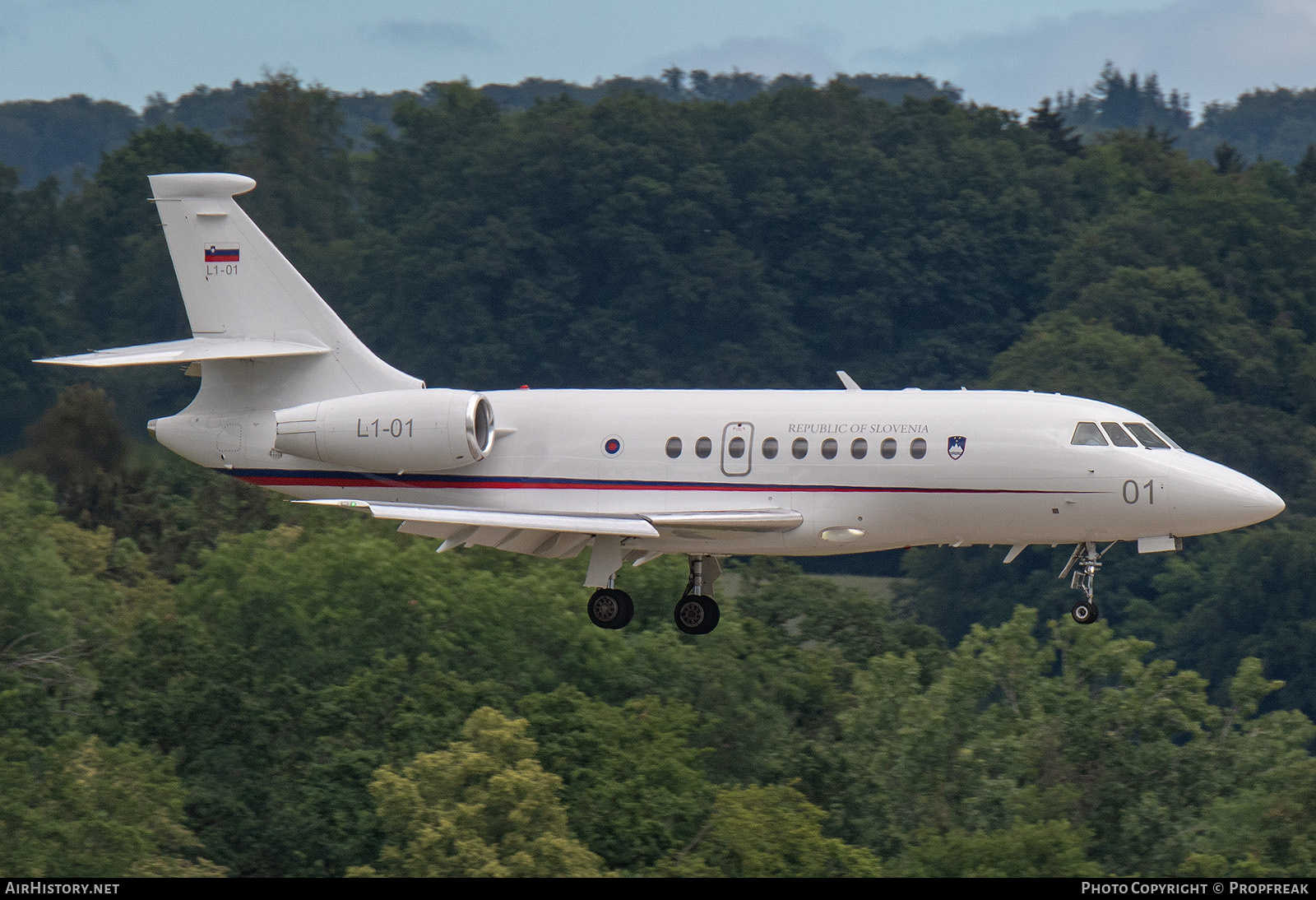 Aircraft Photo of L1-01 | Dassault Falcon 2000EX | Slovenia - Air Force | AirHistory.net #697674