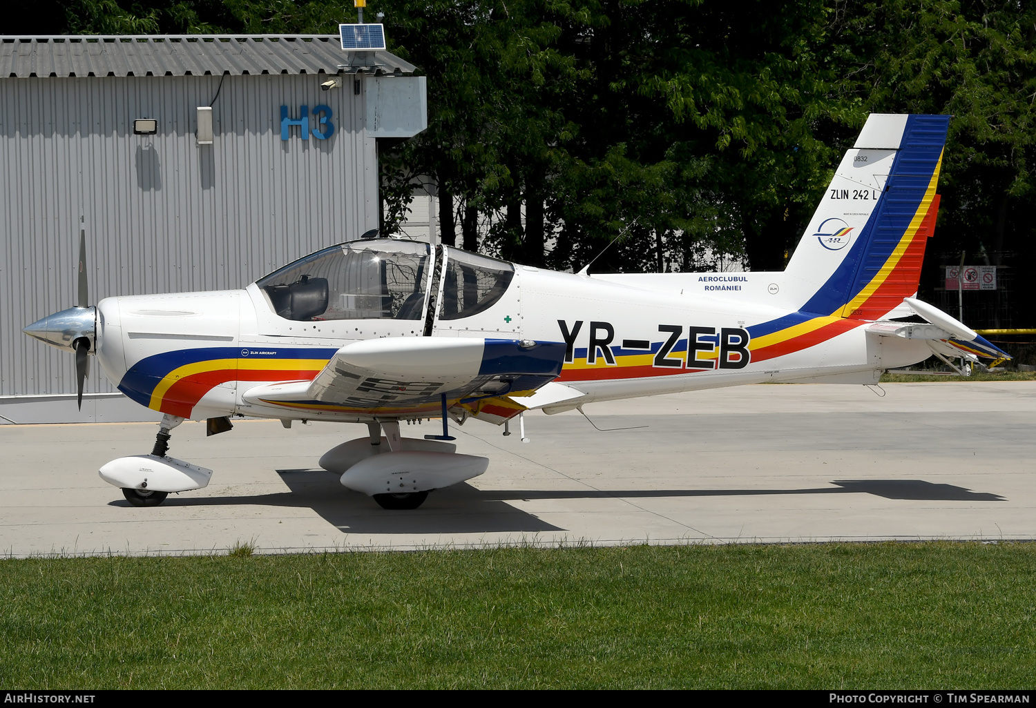 Aircraft Photo of YR-ZEB | Zlin Z-242L | Aeroclubul Romanei | AirHistory.net #697682