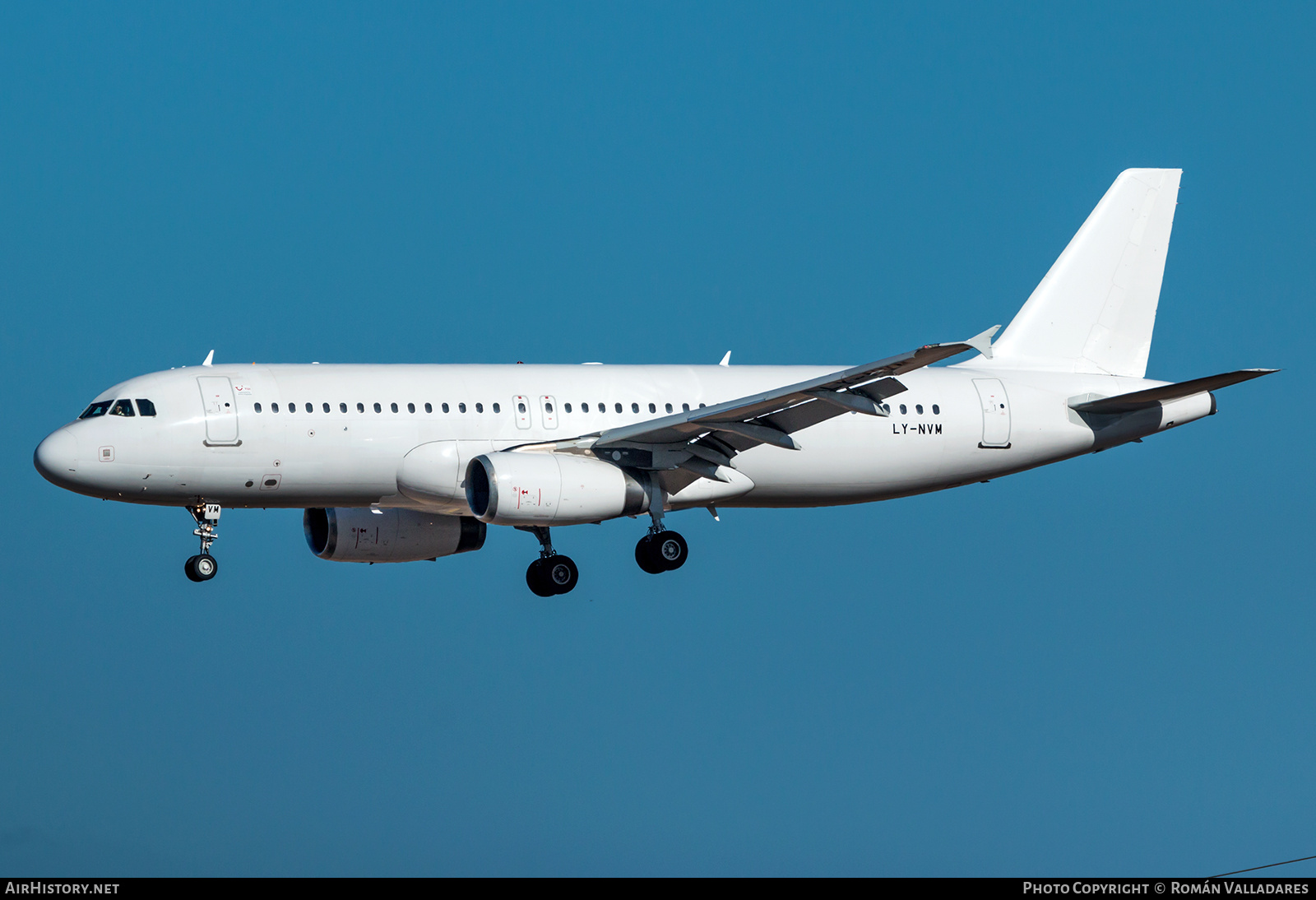 Aircraft Photo of LY-NVM | Airbus A320-232 | AirHistory.net #697780