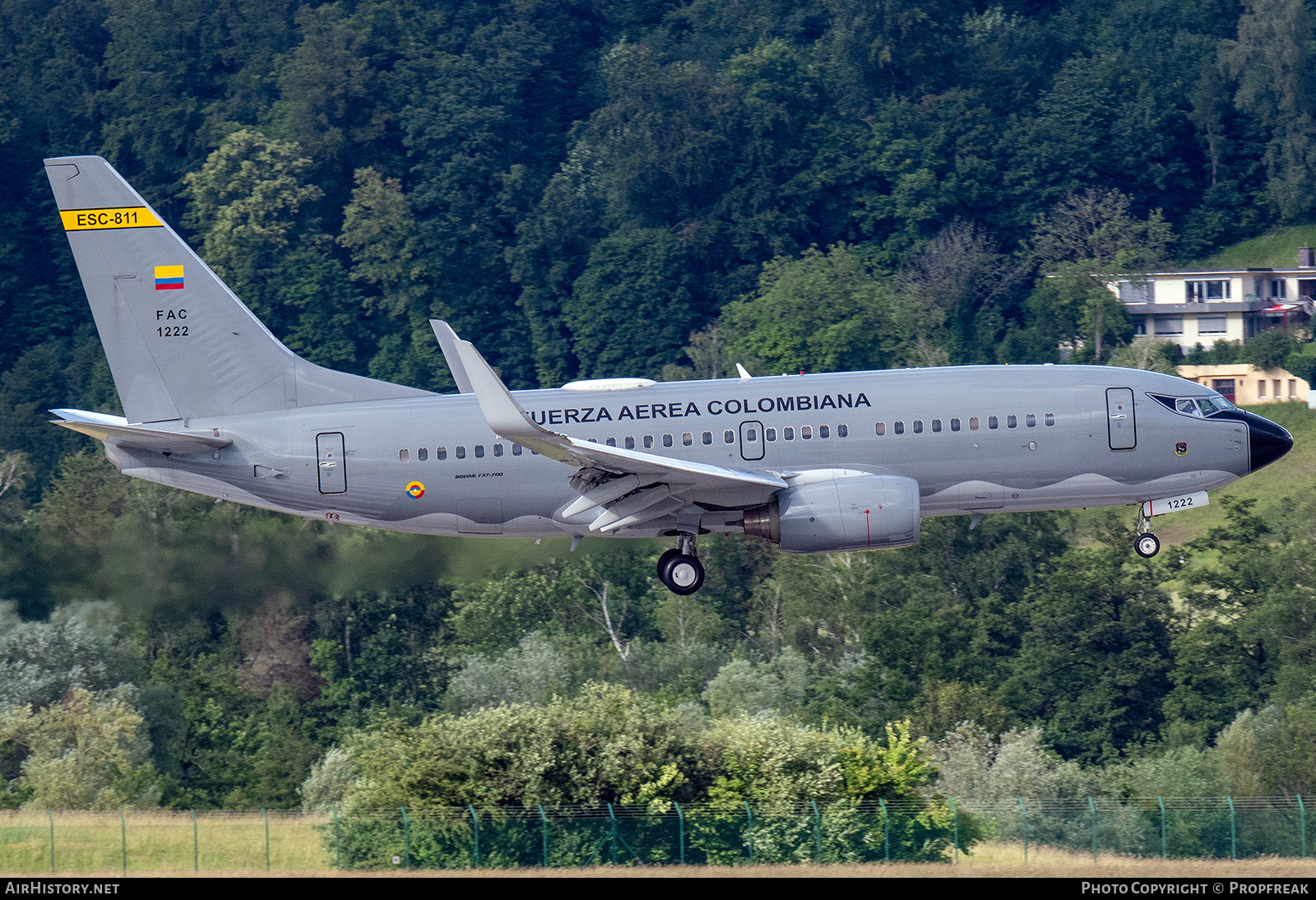 Aircraft Photo of FAC1222 | Boeing 737-732 | Colombia - Air Force | AirHistory.net #697842
