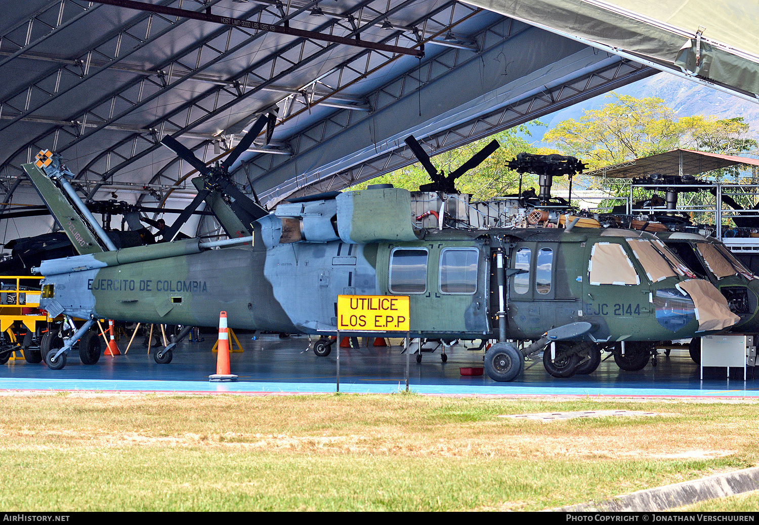 Aircraft Photo of EJC2144 | Sikorsky UH-60L Black Hawk (S-70A) | Colombia - Army | AirHistory.net #697852