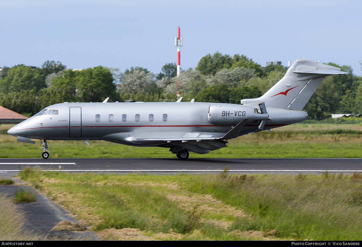 Aircraft Photo of 9H-VCG | Bombardier Challenger 350 (BD-100-1A10) | VistaJet | AirHistory.net #698180