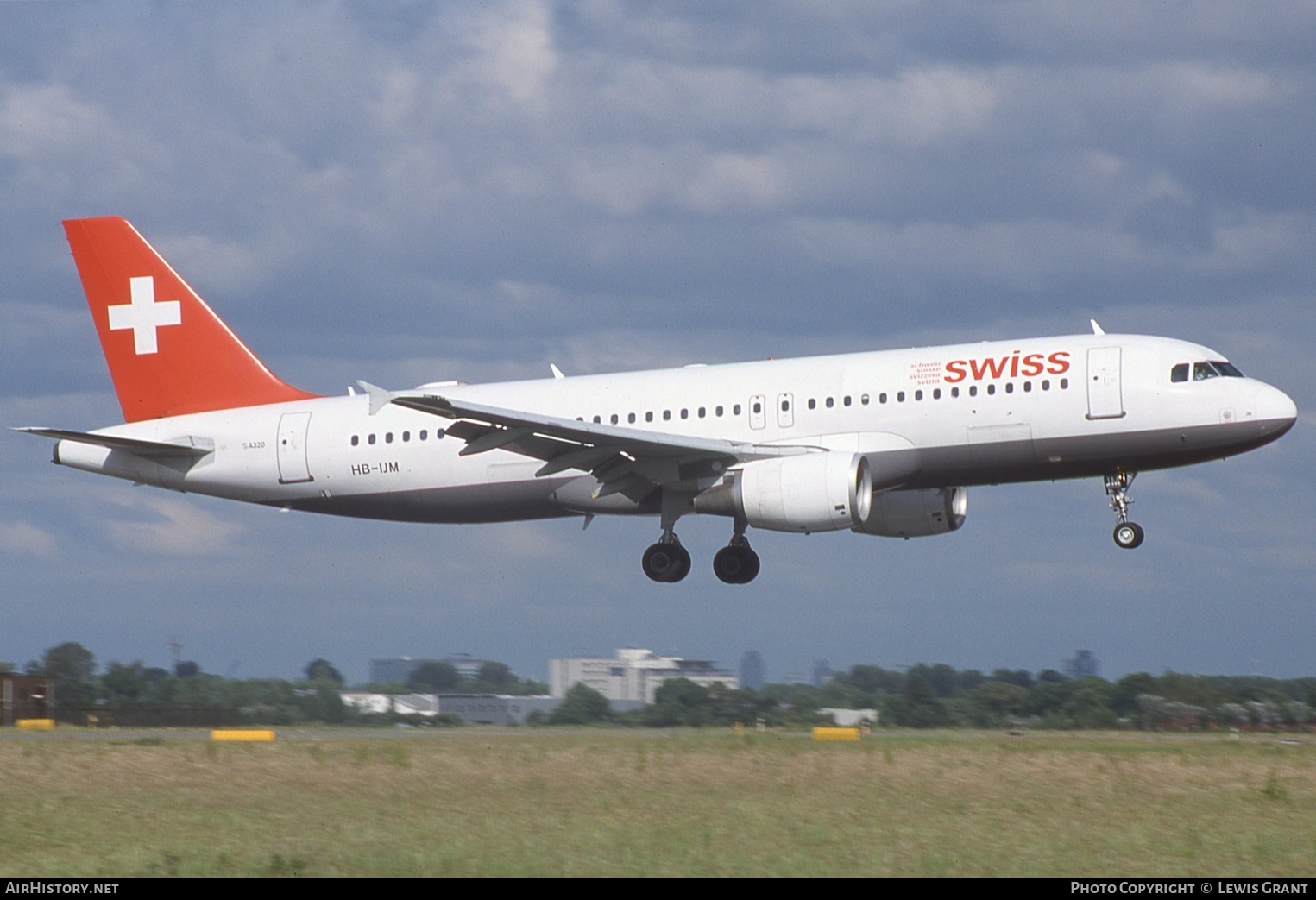Aircraft Photo of HB-IJM | Airbus A320-214 | Swiss International Air Lines | AirHistory.net #698207