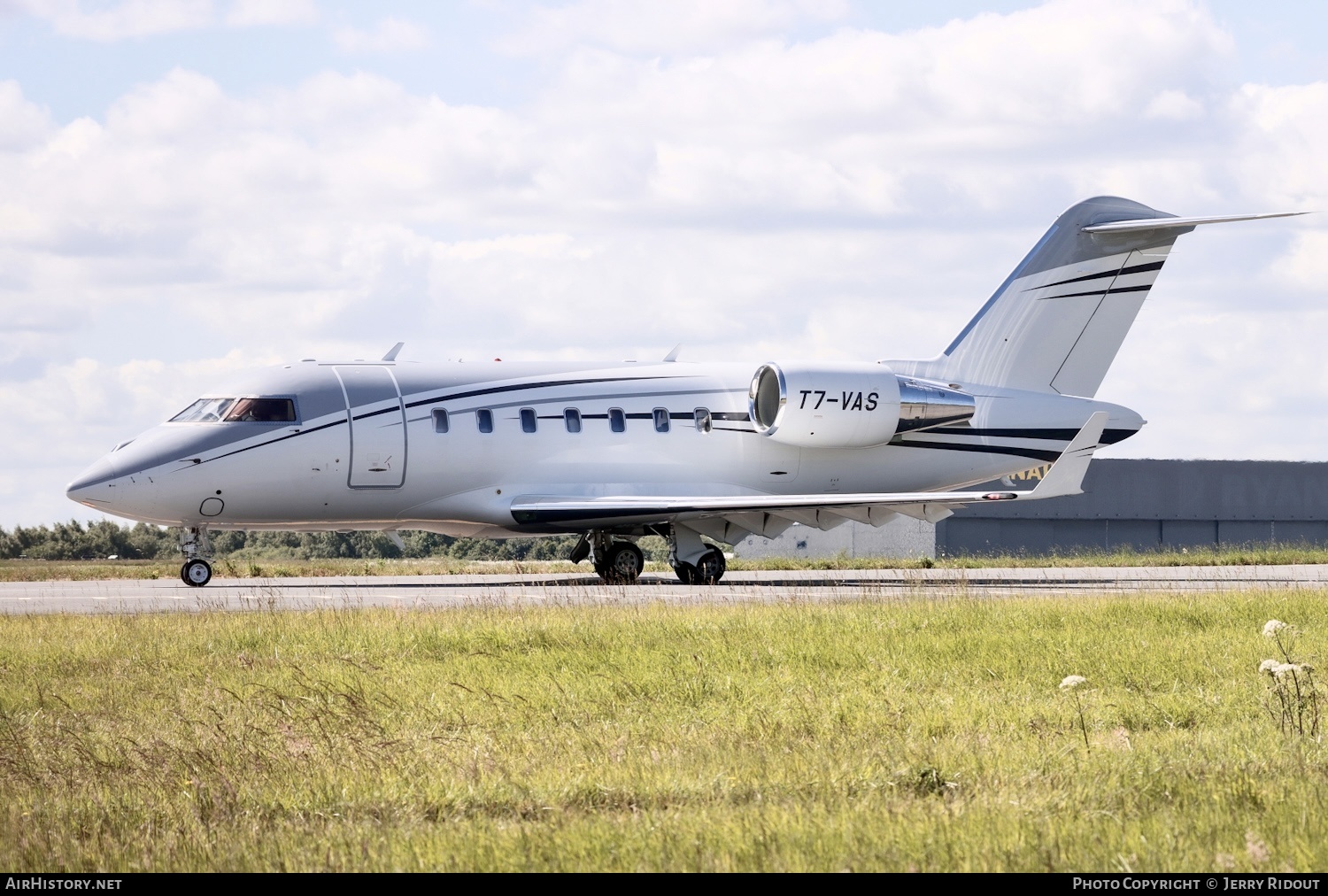 Aircraft Photo of T7-VAS | Bombardier Challenger 605 (CL-600-2B16) | AirHistory.net #698373