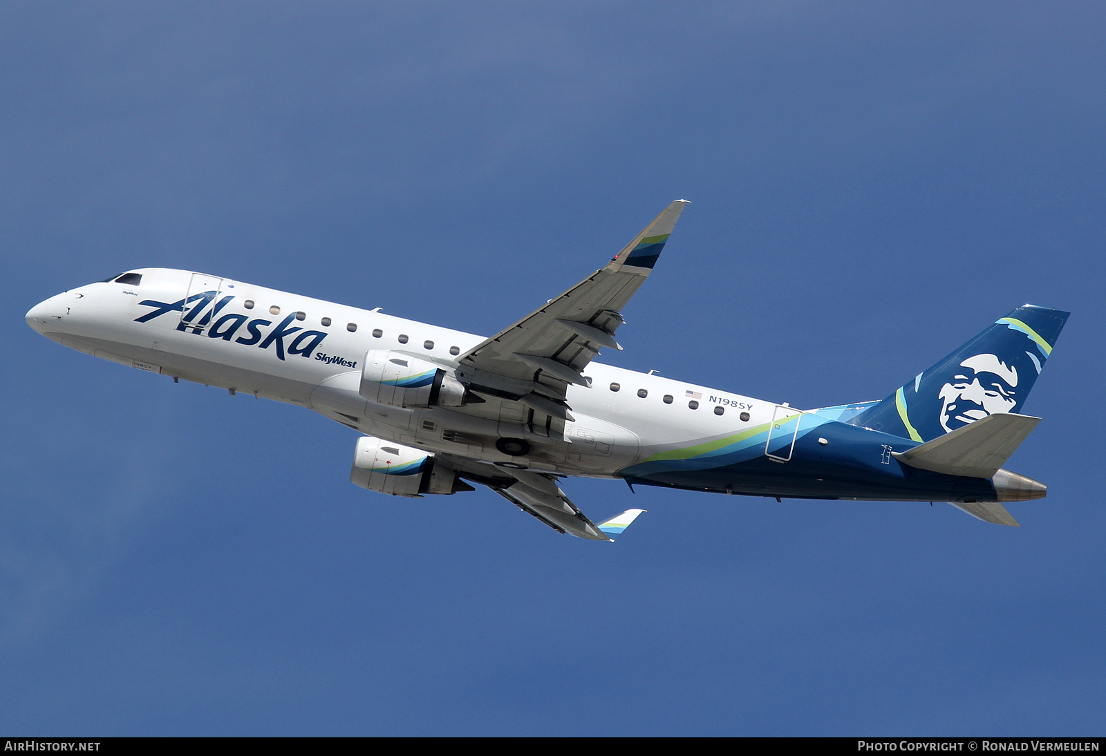 Aircraft Photo of N198SY | Embraer 175LR (ERJ-170-200LR) | Alaska Airlines | AirHistory.net #698456