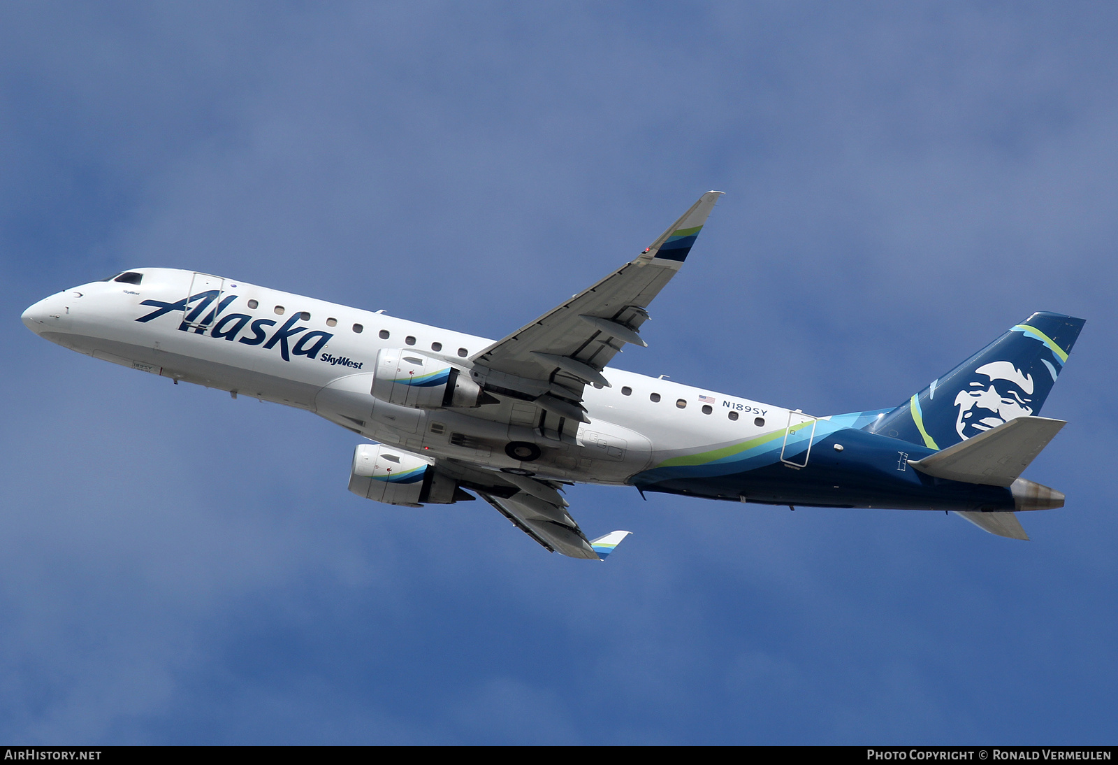 Aircraft Photo of N189SY | Embraer 175LR (ERJ-170-200LR) | Alaska Airlines | AirHistory.net #698528