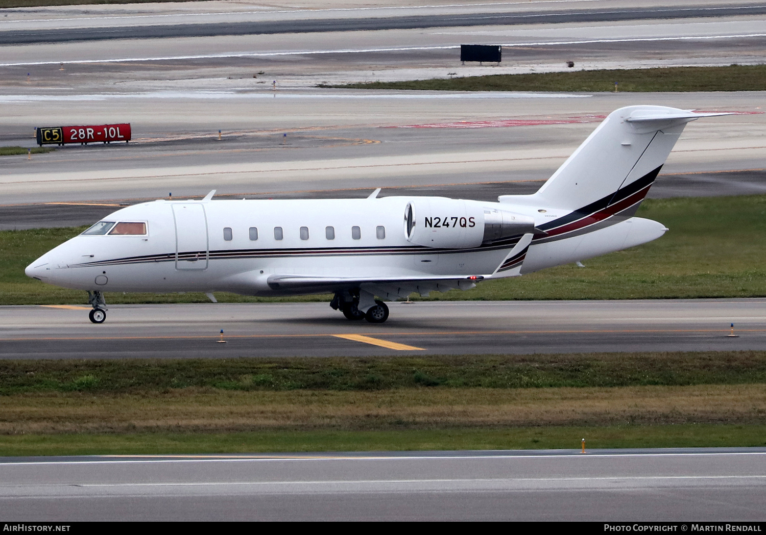 Aircraft Photo of N247QS | Bombardier Challenger 650 (CL-600-2B16) | AirHistory.net #698669