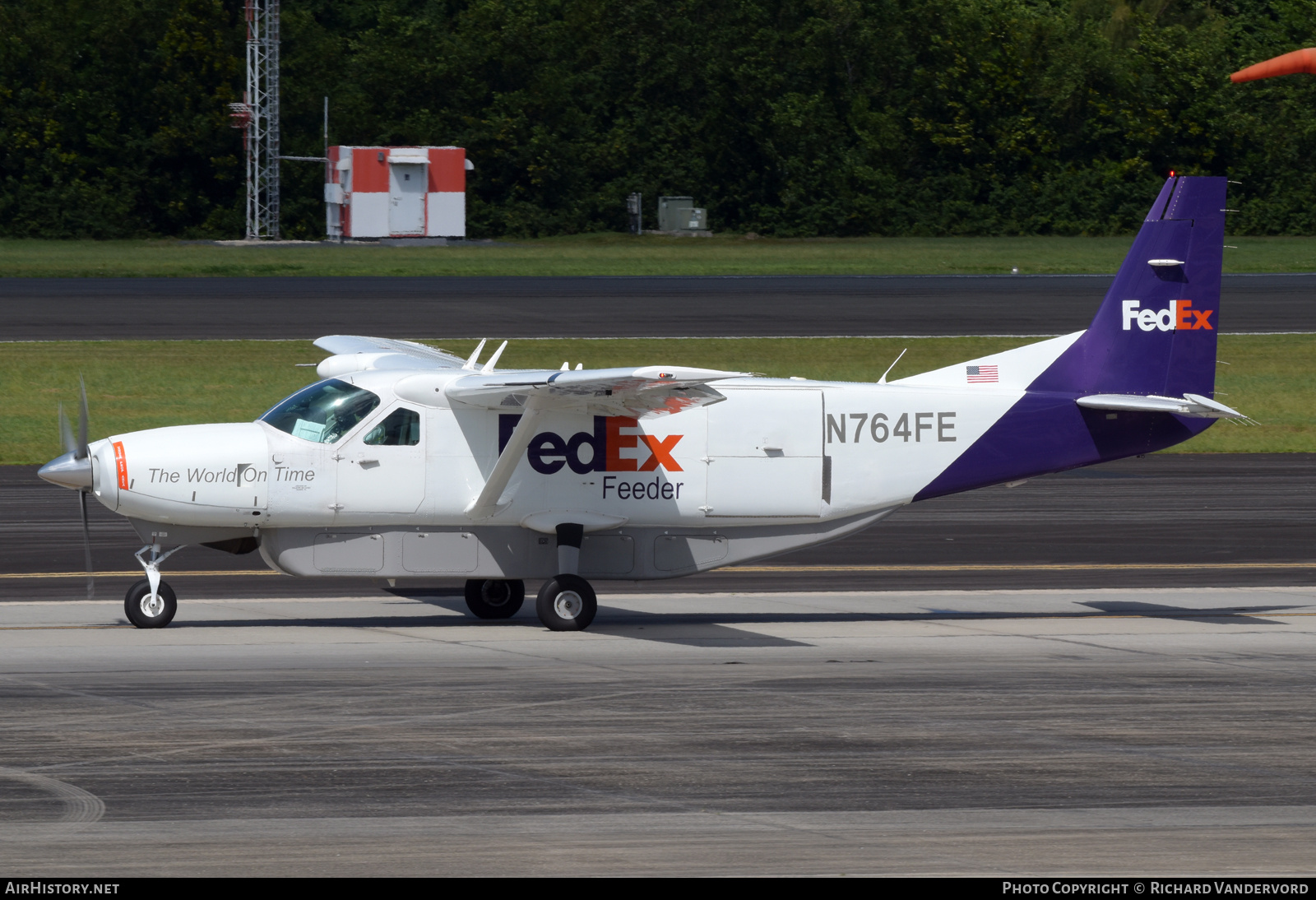 Aircraft Photo of N764FE | Cessna 208B Super Cargomaster | FedEx Feeder | AirHistory.net #698684
