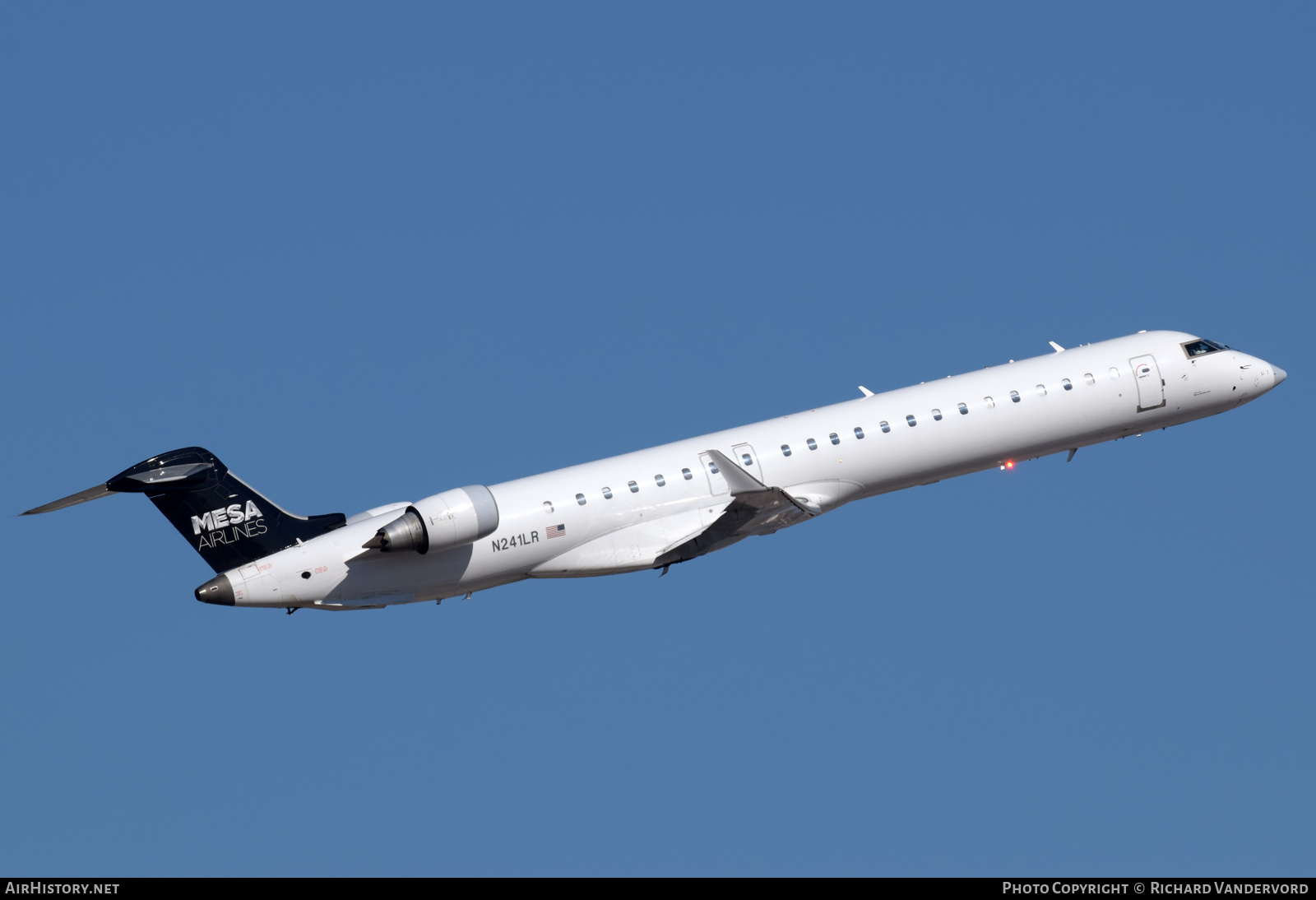 Aircraft Photo of N241LR | Bombardier CRJ-900ER (CL-600-2D24) | Mesa Airlines | AirHistory.net #698788