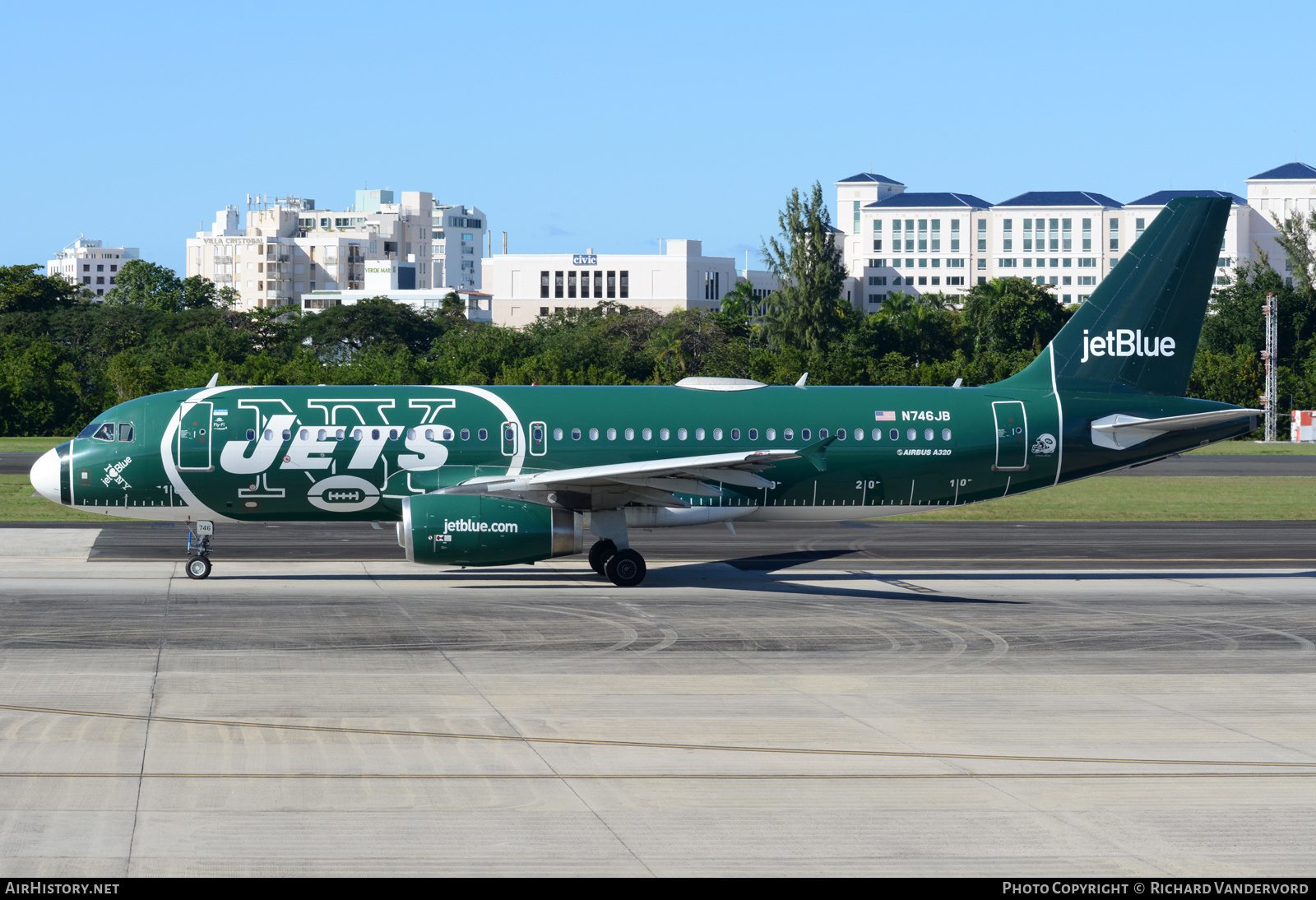Aircraft Photo of N746JB | Airbus A320-232 | JetBlue Airways | AirHistory.net #698851