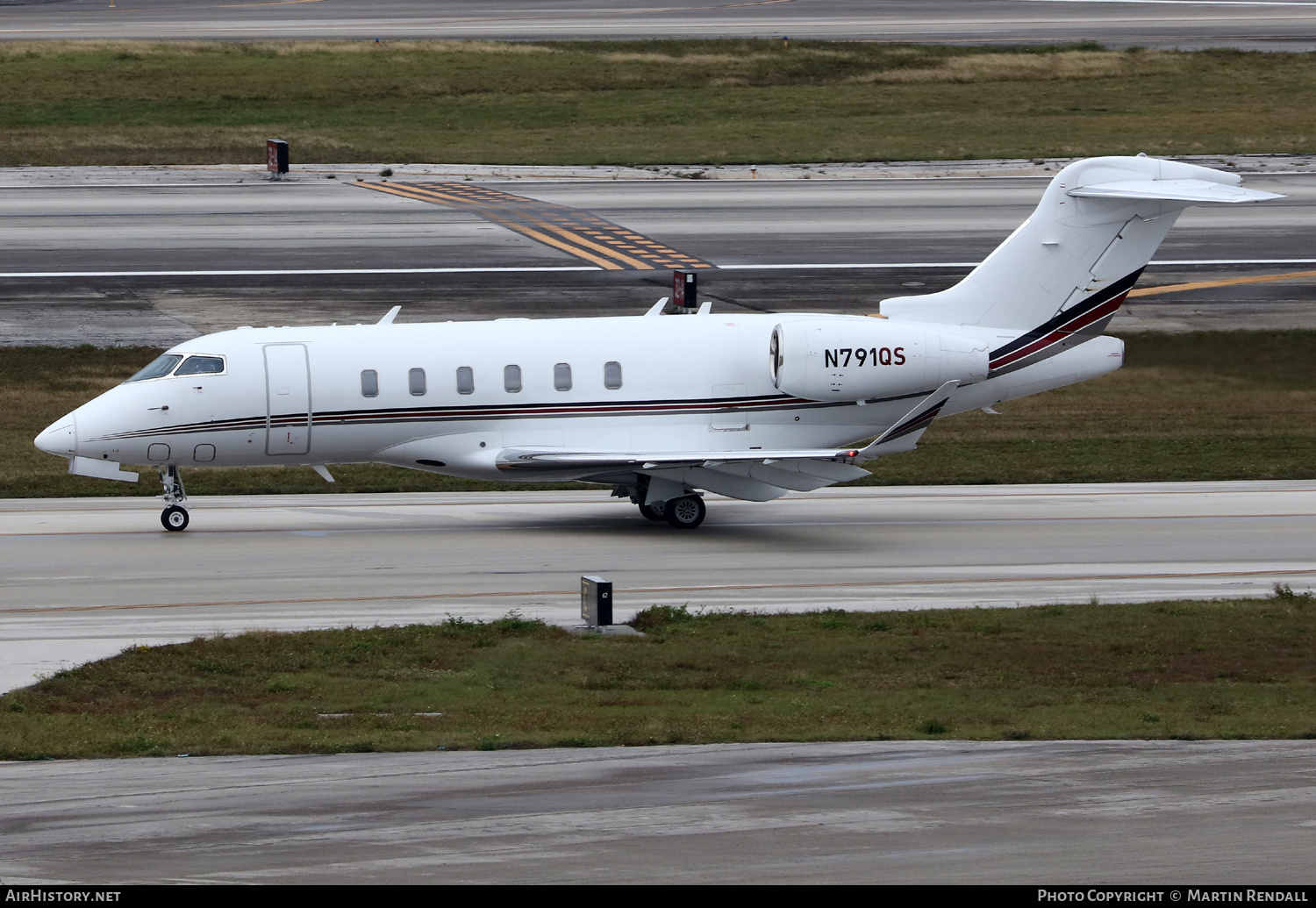 Aircraft Photo of N791QS | Bombardier Challenger 350 (BD-100-1A10) | AirHistory.net #698859