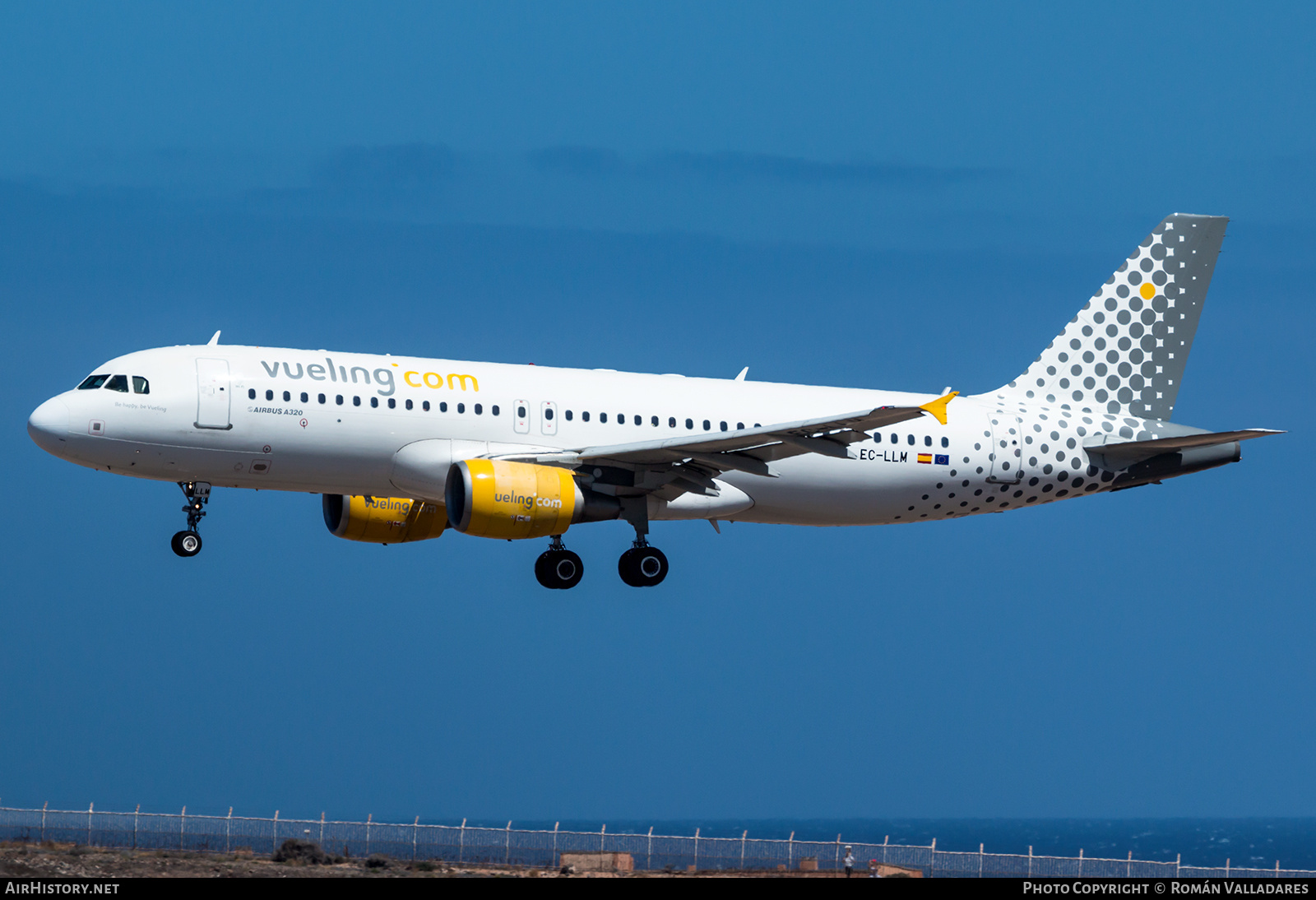 Aircraft Photo of EC-LLM | Airbus A320-214 | Vueling Airlines | AirHistory.net #698921