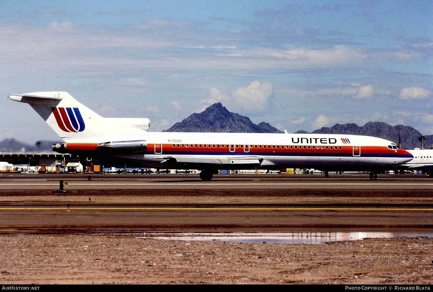 Aircraft Photo of N7253U | Boeing 727-222/Adv | United Airlines | AirHistory.net #698951