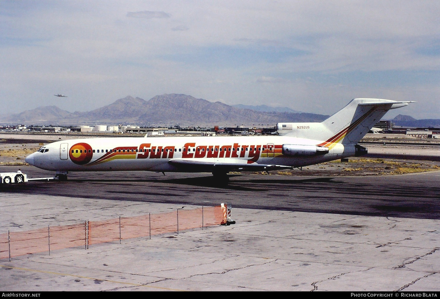 Aircraft Photo of N292US | Boeing 727-251 | Sun Country Airlines | AirHistory.net #699106