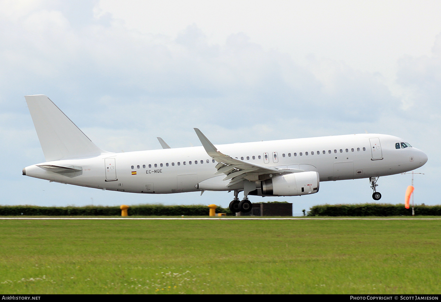 Aircraft Photo of EC-MQE | Airbus A320-232 | AirHistory.net #699169