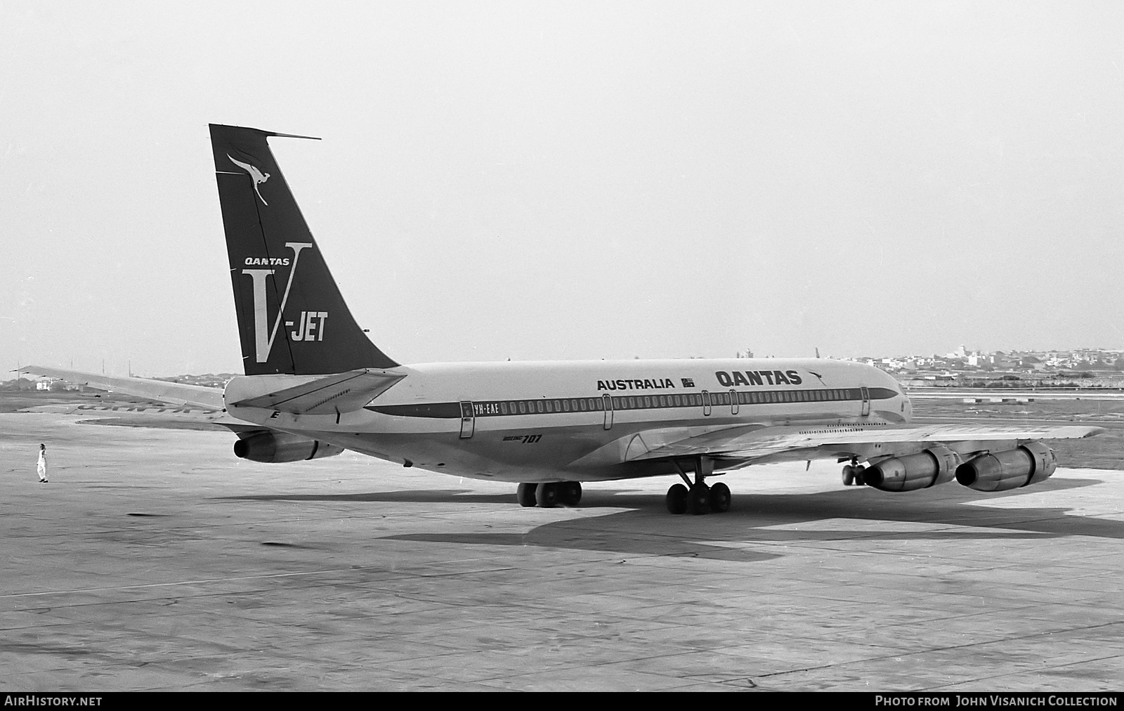 Aircraft Photo of VH-EAE | Boeing 707-338C | Qantas | AirHistory.net #699302