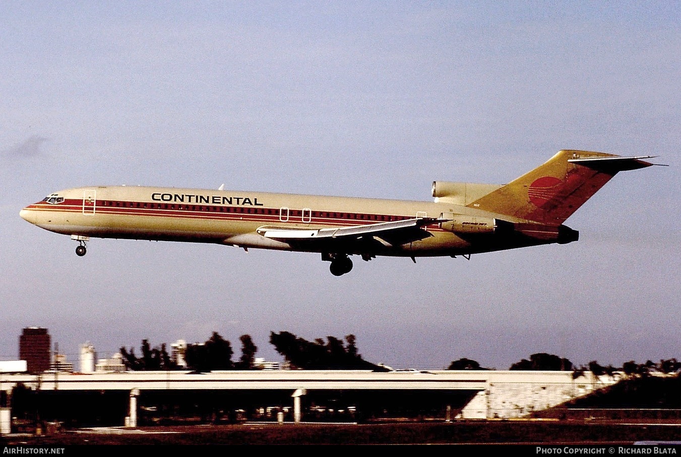 Aircraft Photo of N572PE | Boeing 727-243/Adv | Continental Airlines | AirHistory.net #699313