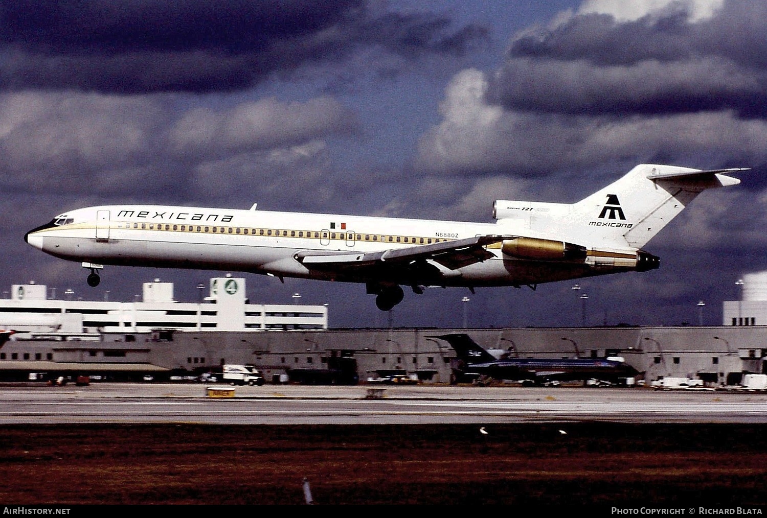Aircraft Photo of N8880Z | Boeing 727-225/Adv | Mexicana | AirHistory.net #699314