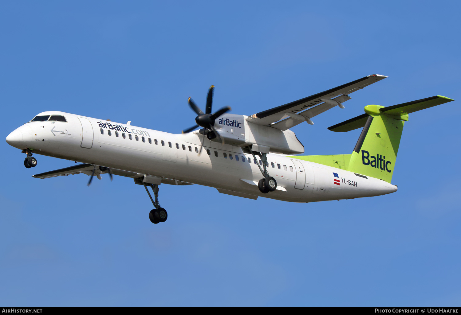 Aircraft Photo of YL-BAH | Bombardier DHC-8-402 Dash 8 | AirBaltic | AirHistory.net #699317