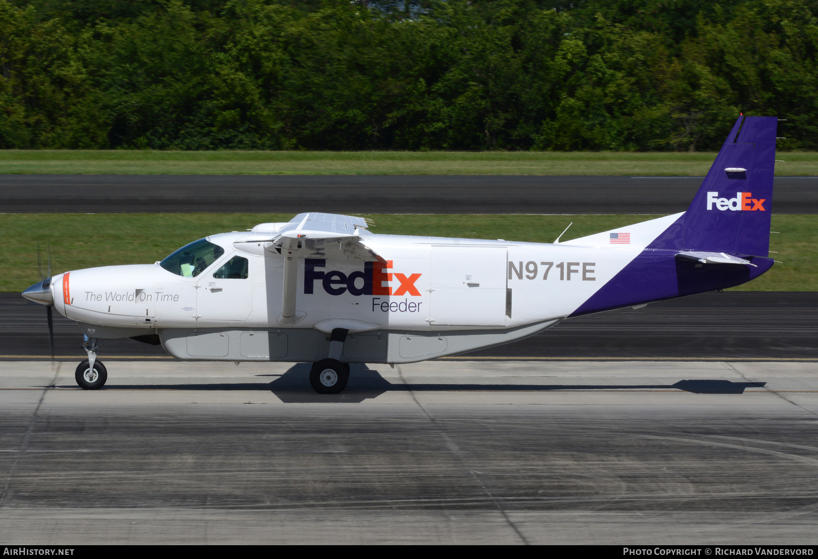 Aircraft Photo of N971FE | Cessna 208B Super Cargomaster | AirHistory.net #699339