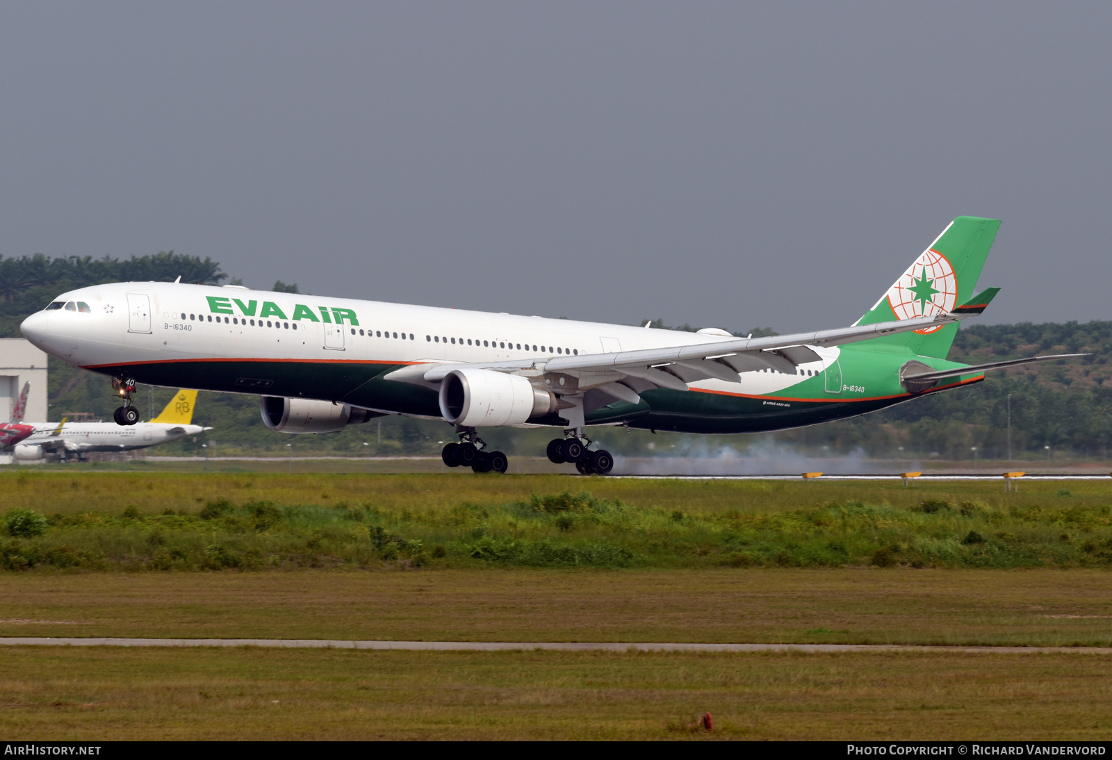 Aircraft Photo of B-16340 | Airbus A330-302 | EVA Air | AirHistory.net #699377