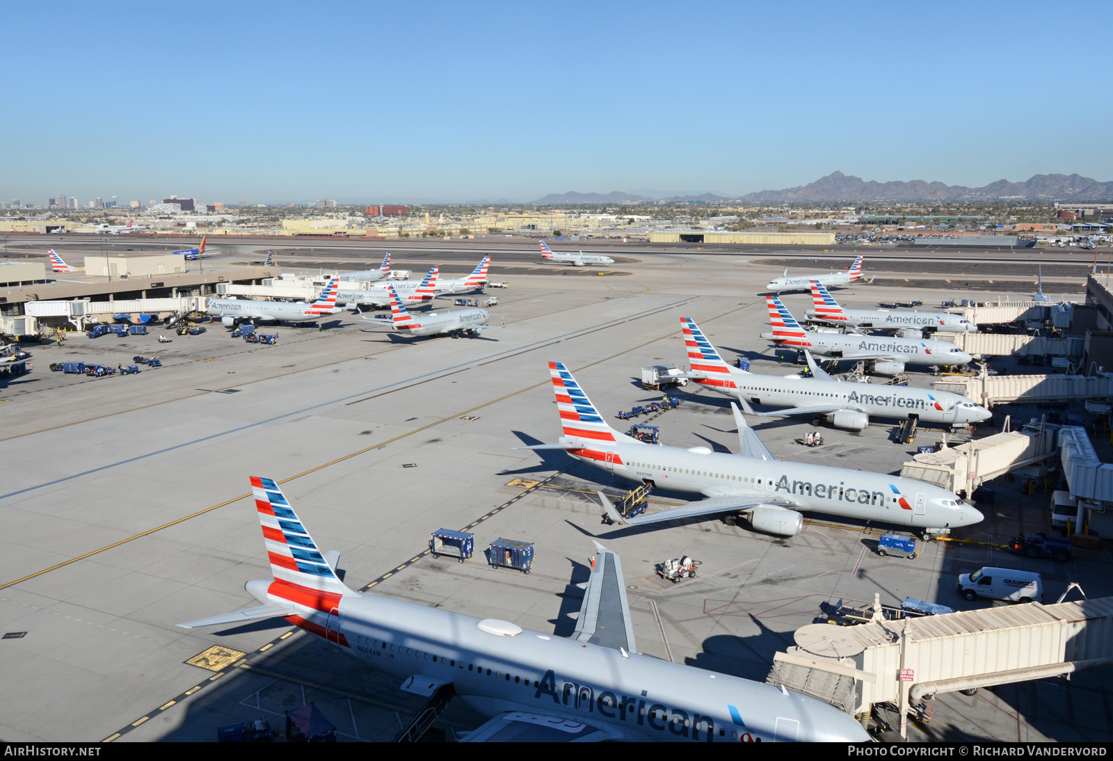 Airport photo of Phoenix - Sky Harbor International (KPHX / PHX) in Arizona, United States | AirHistory.net #699391
