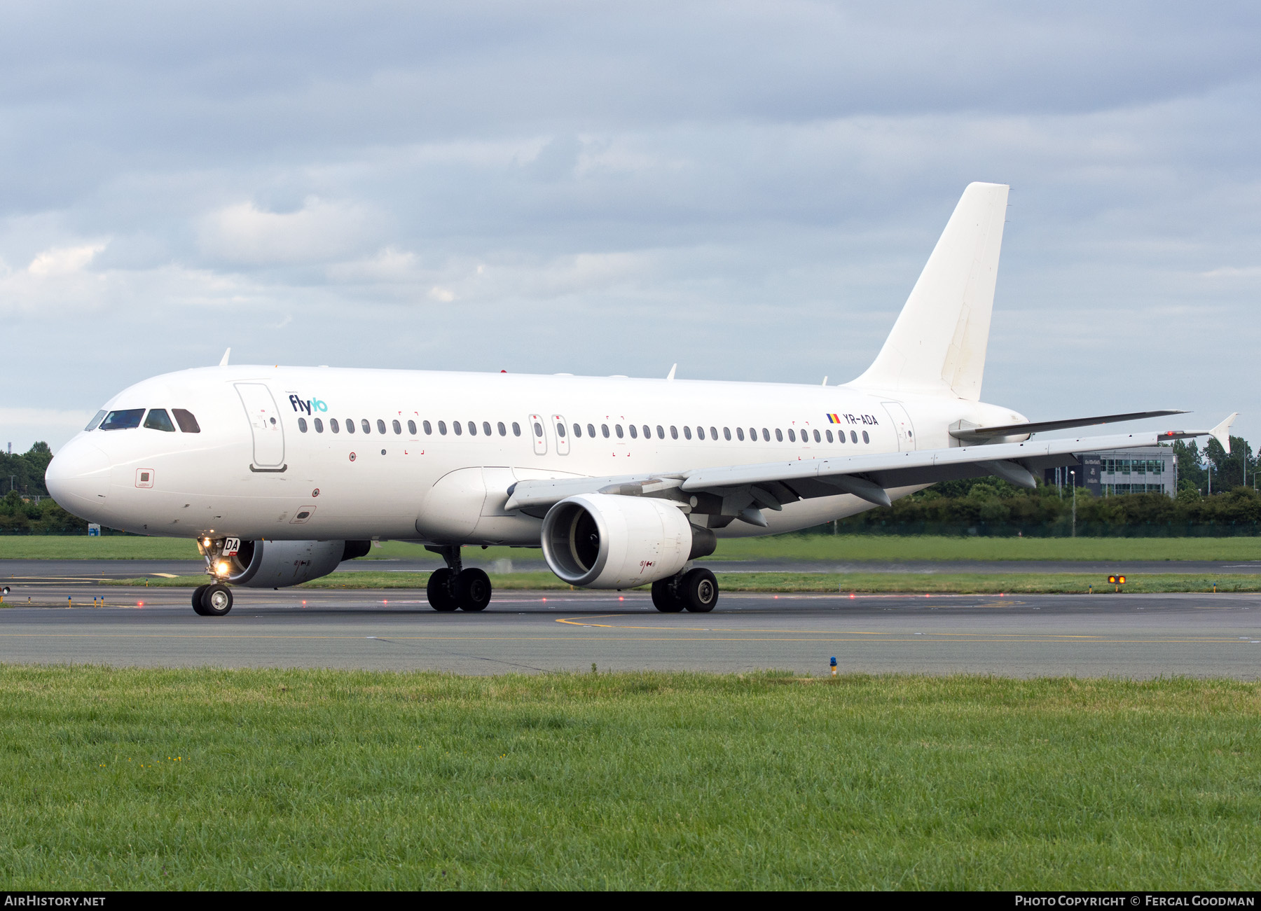 Aircraft Photo of YR-ADA | Airbus A320-214 | Flyyo | AirHistory.net #699395