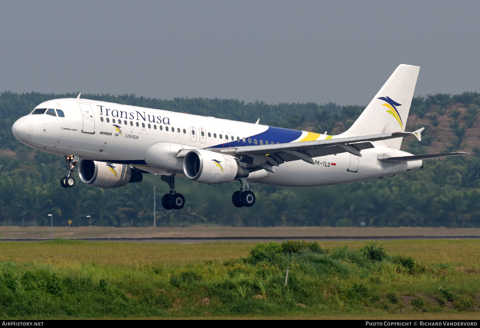 Aircraft Photo of PK-TLD | Airbus A320-214 | TransNusa Aviation | AirHistory.net #699398