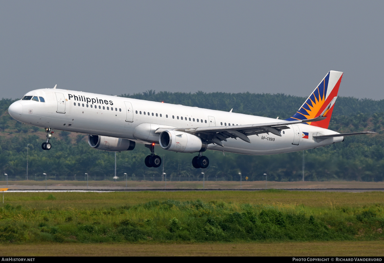 Aircraft Photo of RP-C9919 | Airbus A321-231 | Philippine Airlines | AirHistory.net #699400