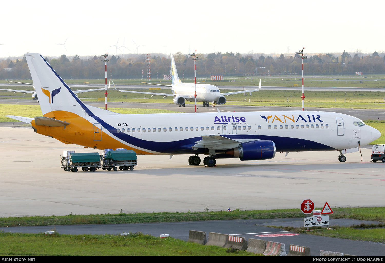 Aircraft Photo of UR-COI | Boeing 737-4B7 | YanAir | AirHistory.net #699856