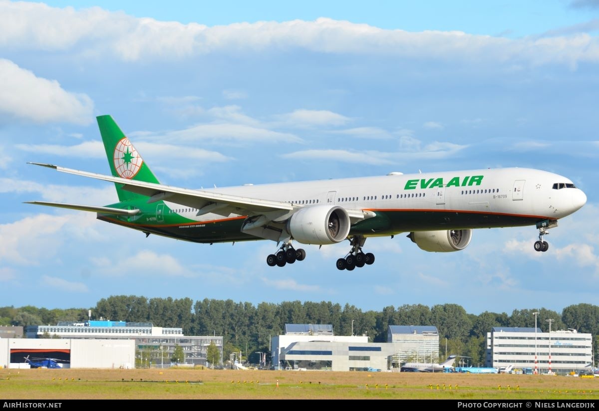 Aircraft Photo of B-16709 | Boeing 777-35E/ER | EVA Air | AirHistory.net #699998