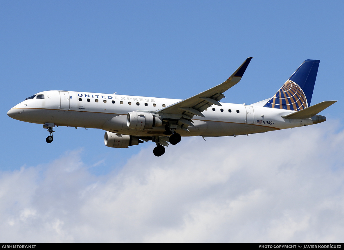 Aircraft Photo of N114SY | Embraer 175LR (ERJ-170-200LR) | United Express | AirHistory.net #700007