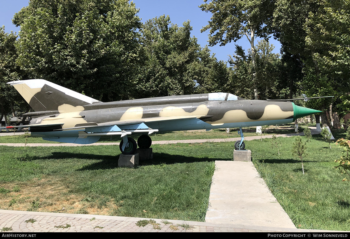 Aircraft Photo of No Reg | Mikoyan-Gurevich MiG-21R | Soviet Union - Air Force | AirHistory.net #700236