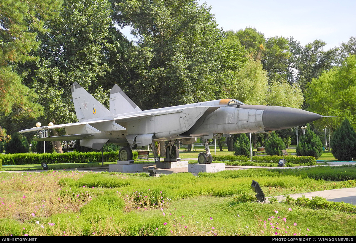 Aircraft Photo of 17 red | Mikoyan-Gurevich MiG-25PDS | Ukraine - Air Force | AirHistory.net #700348