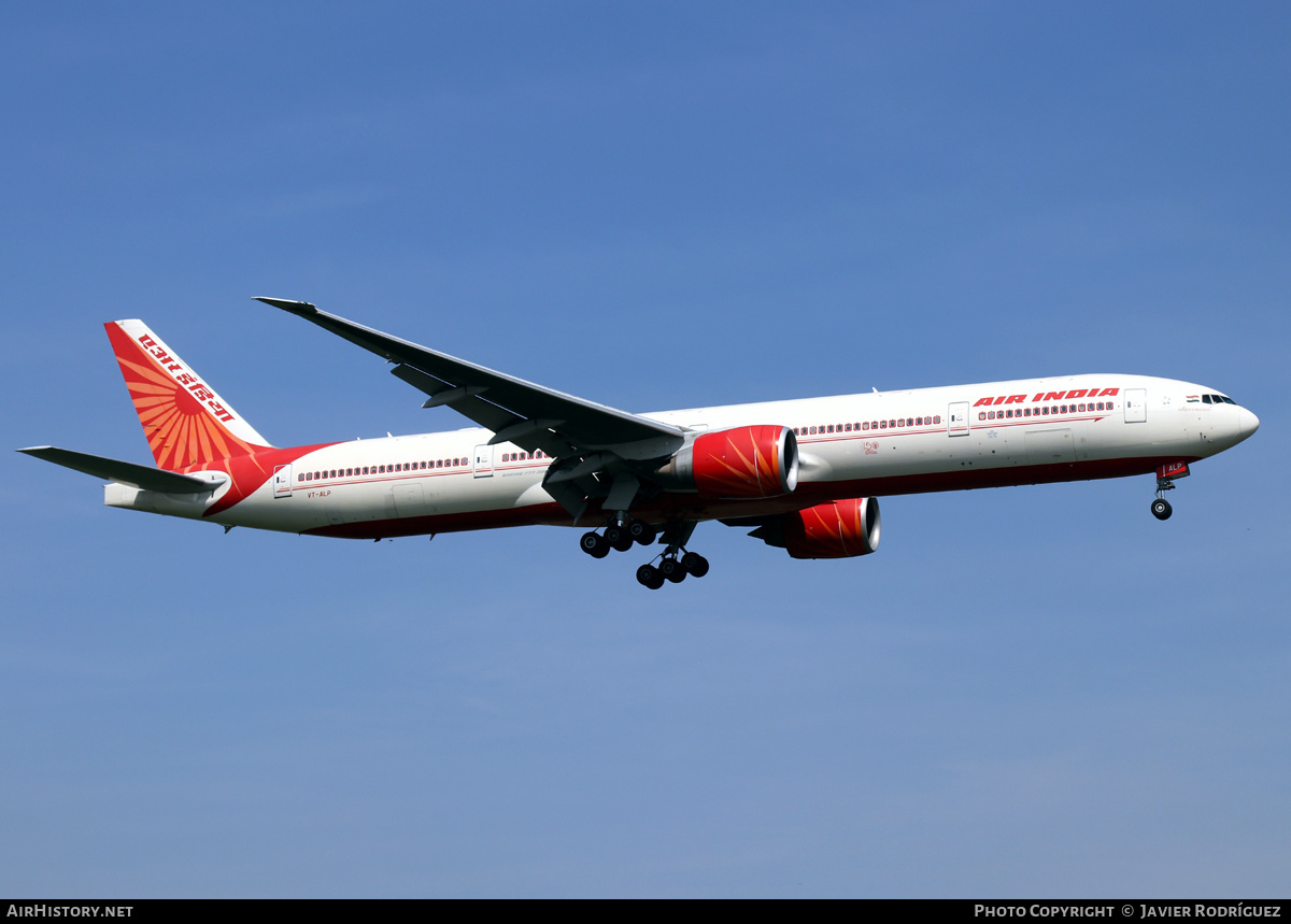 Aircraft Photo of VT-ALP | Boeing 777-337/ER | Air India | AirHistory.net #700519