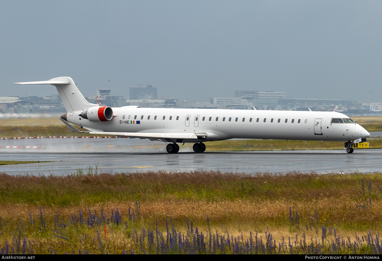 Aircraft Photo of EI-HIE | Bombardier CRJ-1000EL NG (CL-600-2E25) | AirHistory.net #700761