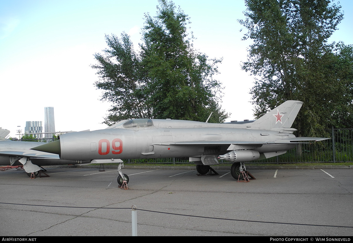 Aircraft Photo of 09 red | Mikoyan-Gurevich MiG-21PFS | Soviet Union - Air Force | AirHistory.net #701137